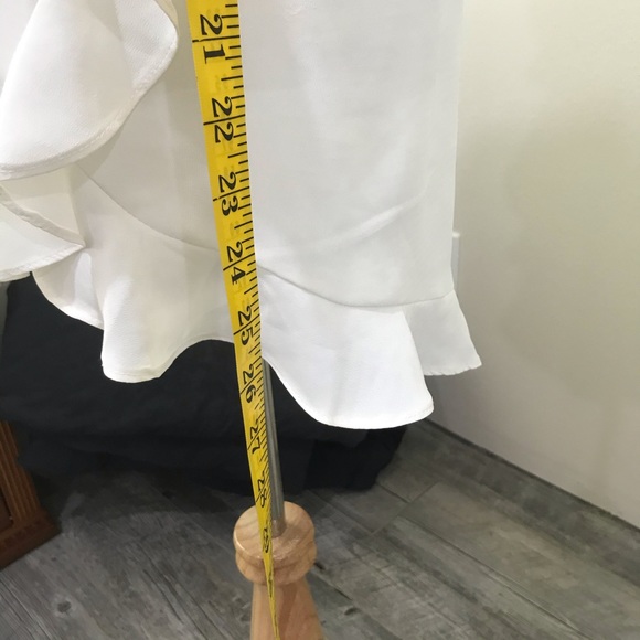 NWT Blakely cream colored romper size M - Picture 2 of 8